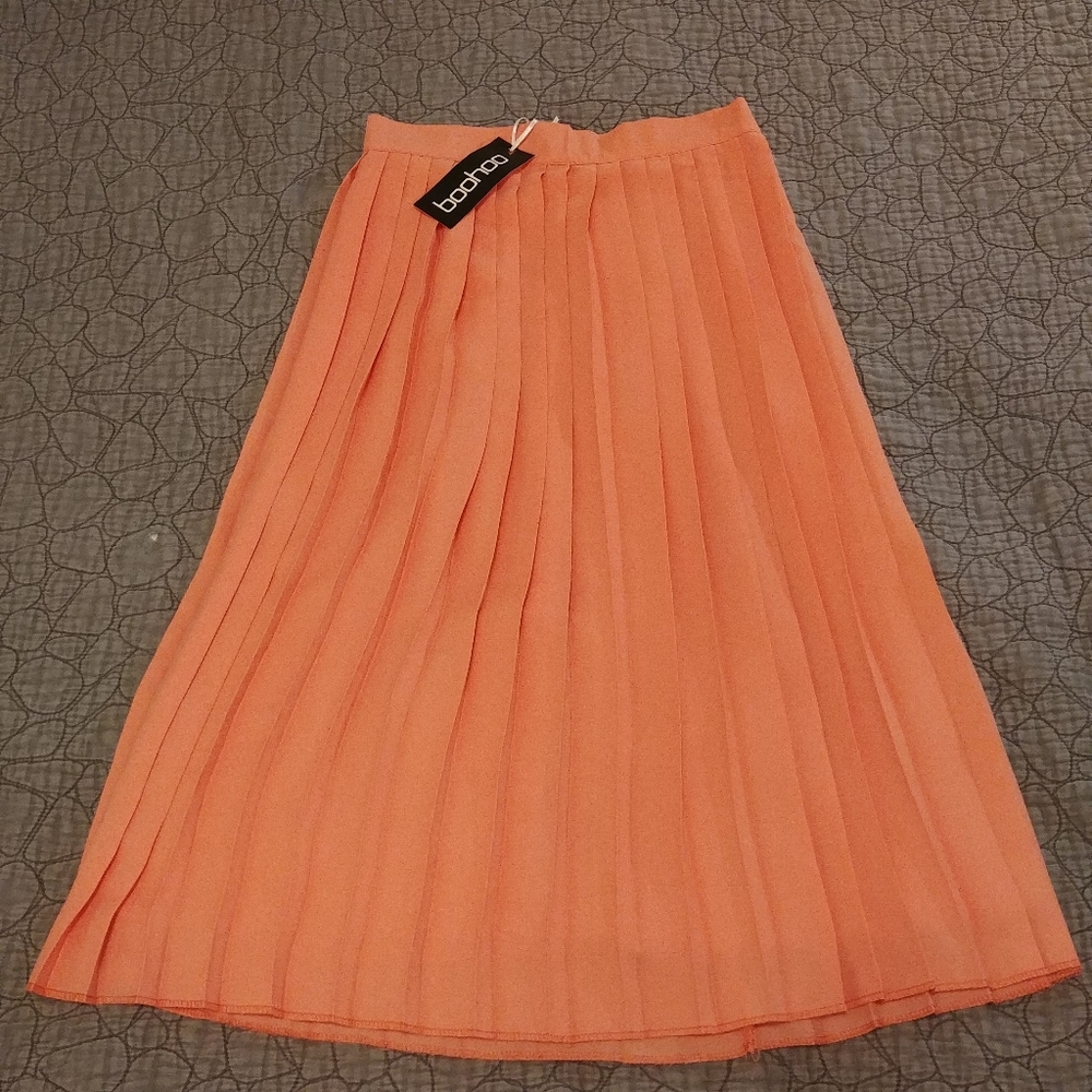 Peach Pleated Mid-length Skirt